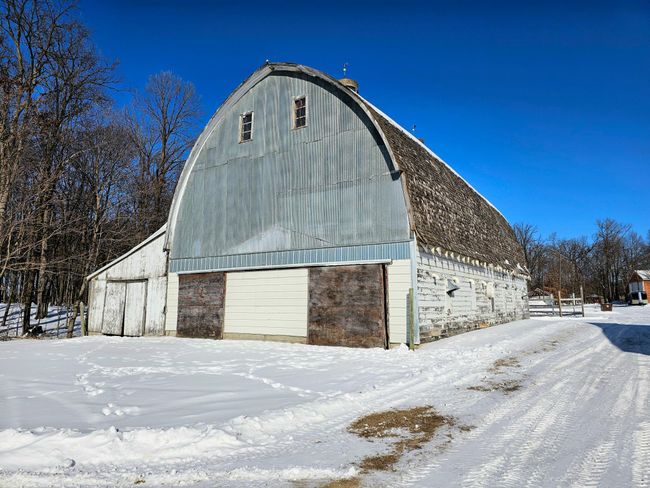 Gamble Barn W/Attached Lean-To | Image 62