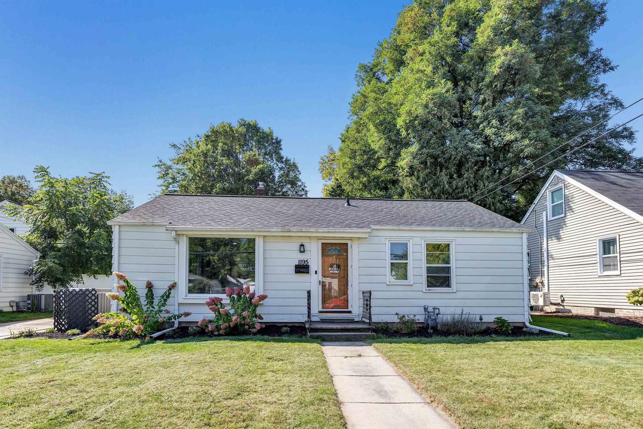 Hickory Hill Dr, Green Bay, WI 54304