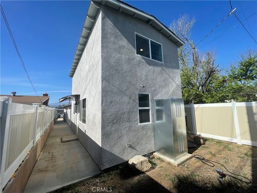 239 Myrtlewood Dr, Calimesa, CA, 92320-1631 | Card Image