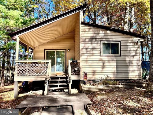 72 Whistler Ln, HEDGESVILLE, WV, 25427-6850 | Card Image