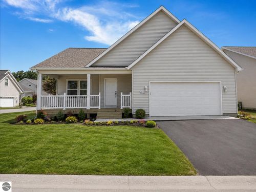 2839 Ruby St, Traverse City, MI, 49684-6100 | Card Image