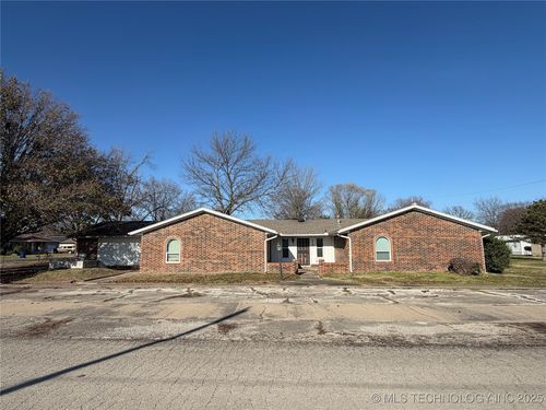 110 8th St, S Coffeyville, OK, 74072 | Card Image