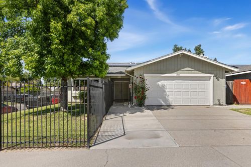3923 Myrtle Ave, North Highlands, CA, 95660-5144 | Card Image