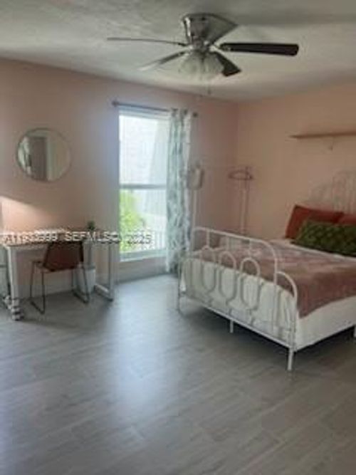 01-13506 Ne 24th Pl, North Miami, FL, 33181-3521 | Card Image