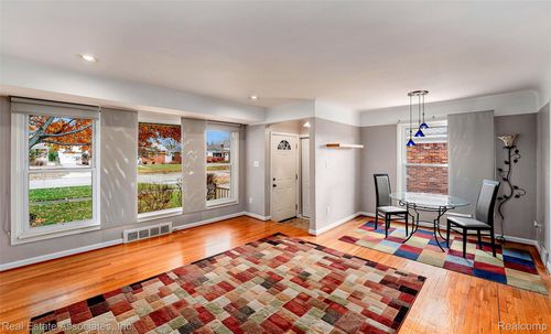 35435 W Chicago St, Livonia, MI, 48150-2590 | Card Image