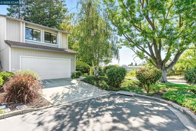 Corner Townhouse | Image 26