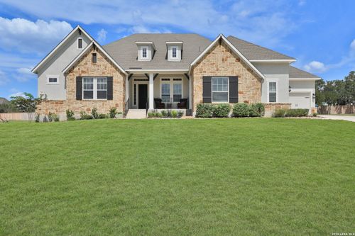 195 Piper St, Castroville, TX, 78009-2350 | Card Image