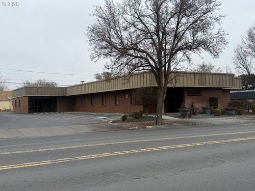 495 E Main St, Hermiston, OR, 97838-1926 | Card Image