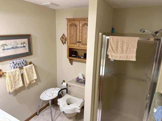 Bath in basement.jpg | Image 16
