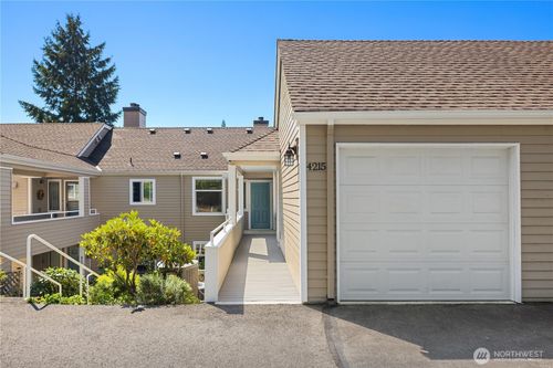 2084-4215 223rd Pl Se, Issaquah, WA, 98029-9232 | Card Image