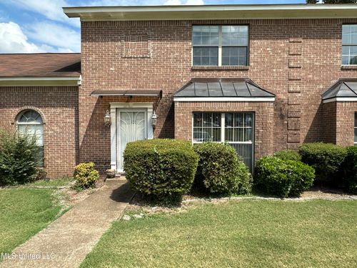 103 Hunter Dr, Senatobia, MS, 38668-2460 | Card Image