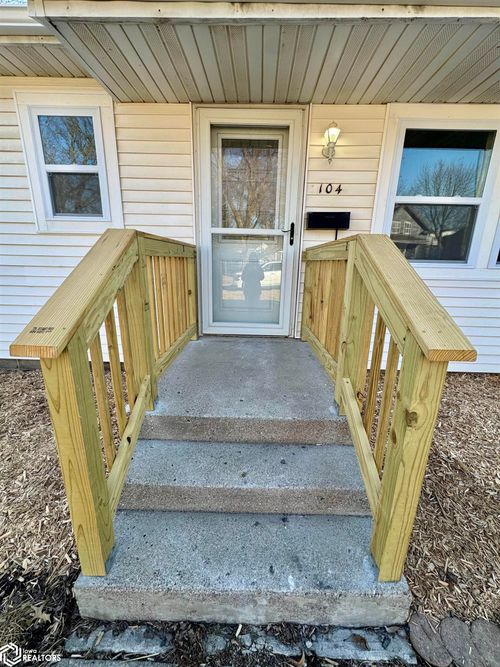 104 2nd Ave, Audubon, IA, 50025-1445 | Card Image