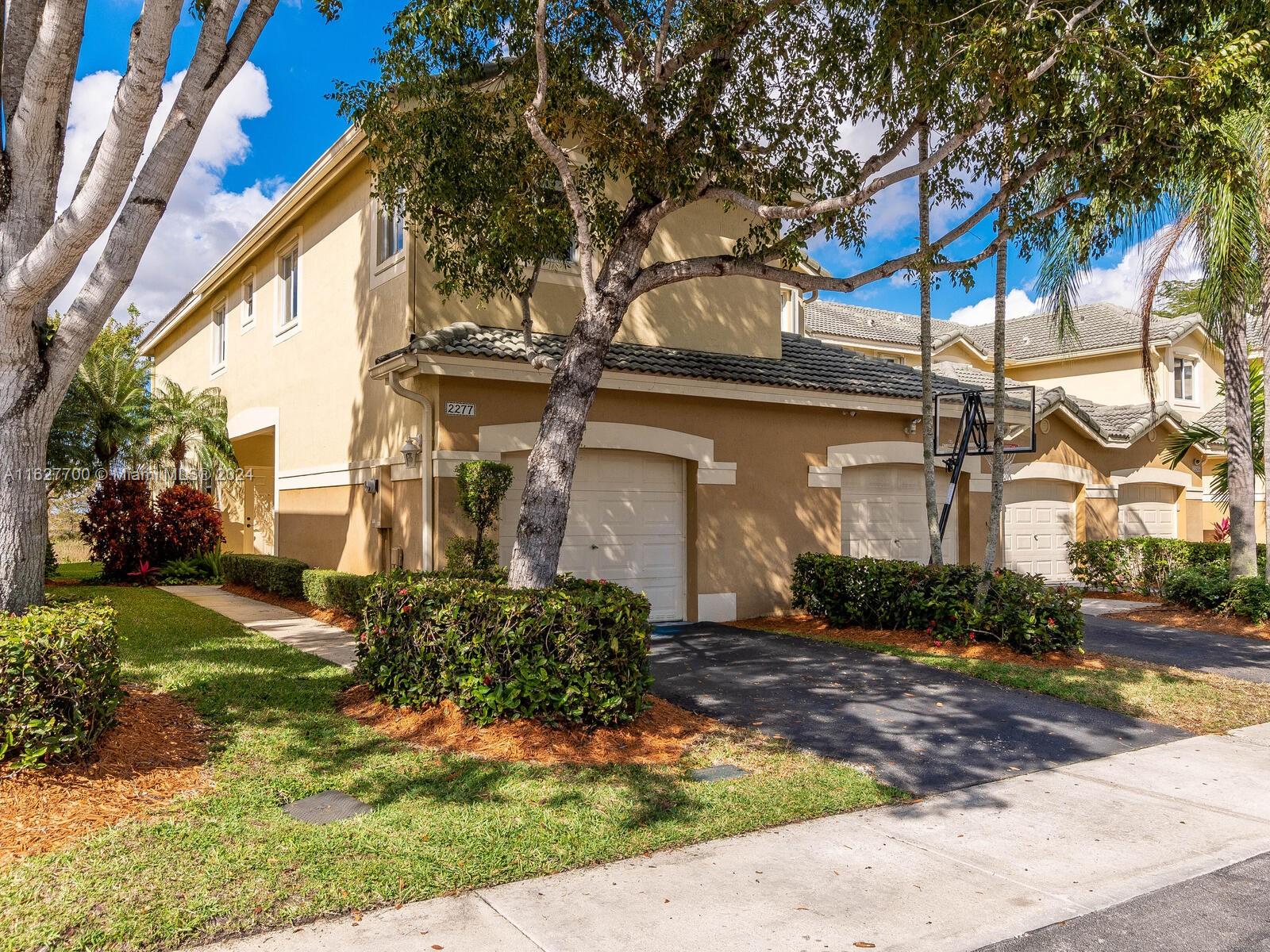 Pasadena Way, Weston, FL 33327