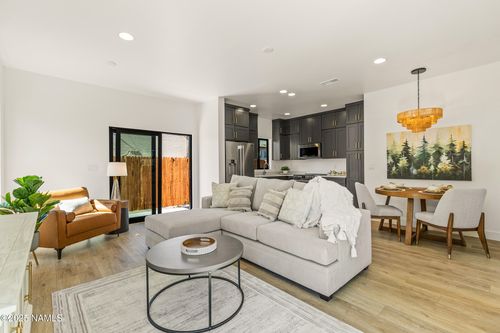 2-302 W Oak Ave, Flagstaff, AZ, 86001-1642 | Card Image