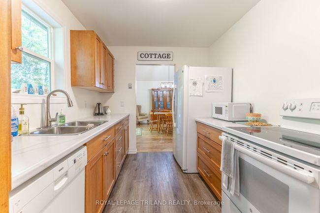 10248 Pinetree Dr, House other with 4 bedrooms, 2 bathrooms and 4 parking in Grand Bend ON | Image 6