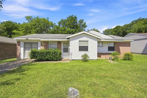 647 Power Dr, Duncanville, TX, 75116-3723 | Card Image