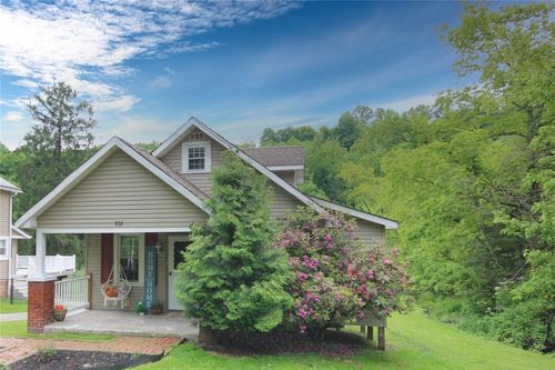 695 Milltown Rd, New Kensington, PA, 15068-8315 | Card Image