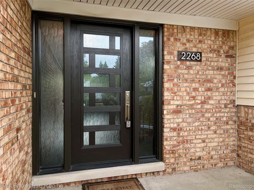 2268 Academy Dr, Troy, MI, 48083-5601 | Card Image