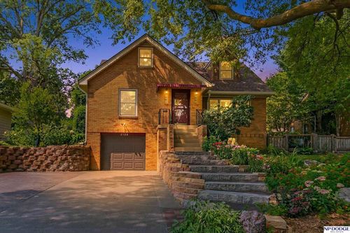 2126 S 38 Street, Omaha, NE, 68105 | Card Image
