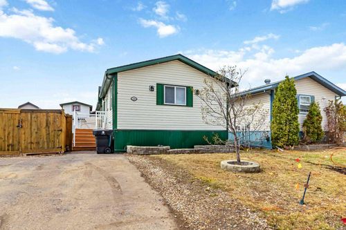 240 Mckinlay Cres, Fort Mcmurray, AB, T9K2M8 | Card Image