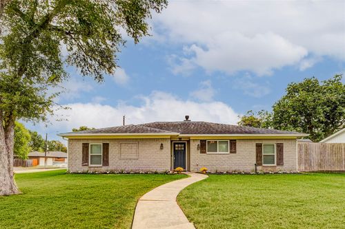 13703 Lynnwood Ln, Sugar Land, TX, 77498-2332 | Card Image