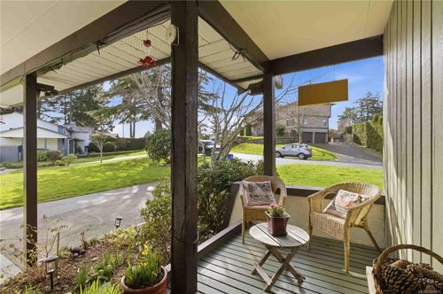 4345 Ridgewood Cres, Saanich, BC, V8Z4Z6 | Card Image