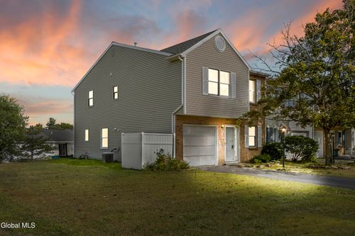 20 Bridgewood Ln, Watervliet, NY, 12189-3449 | Card Image