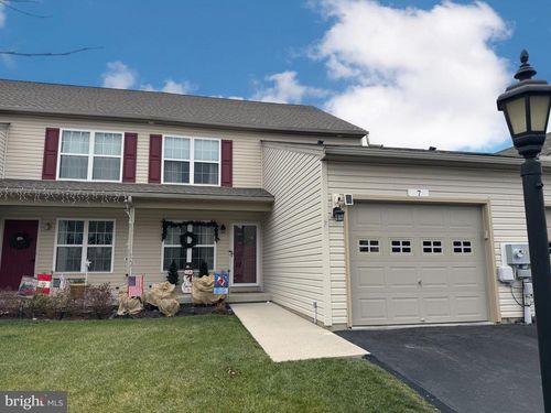 7 Cedarfield Dr, Gettysburg, PA, 17325-7991 | Card Image