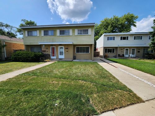 8916 Gross Point Rd, Skokie, IL, 60077-1811 | Card Image