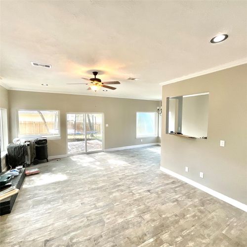122 April Wind Dr E, Montgomery, TX, 77356-5935 | Card Image