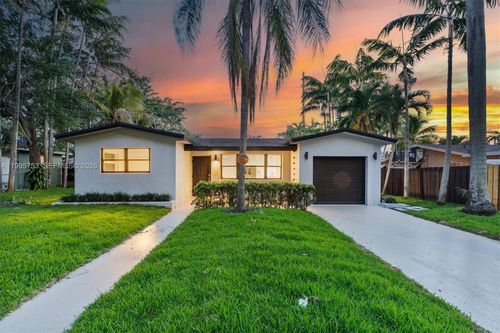 2704 Cleveland St, Hollywood, FL, 33020-2927 | Card Image