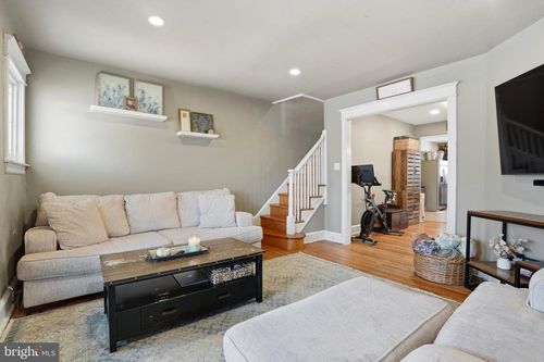 636 Roxborough Ave, PHILADELPHIA, PA, 19128-1709 | Card Image