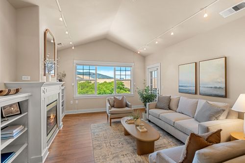 989 Golden Aspen Pl, Ashland, OR, 97520-9128 | Card Image