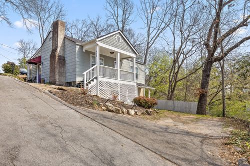 670 Tremont Pl, Chattanooga, TN, 37405-4066 | Card Image