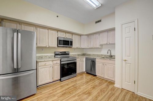 6146 Main St, VOORHEES, NJ, 08043-4647 | Card Image