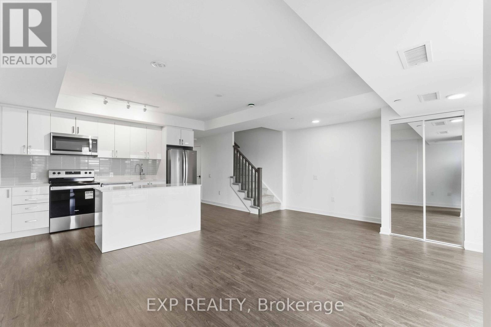 Residential in Hamilton (Riverdale) 4