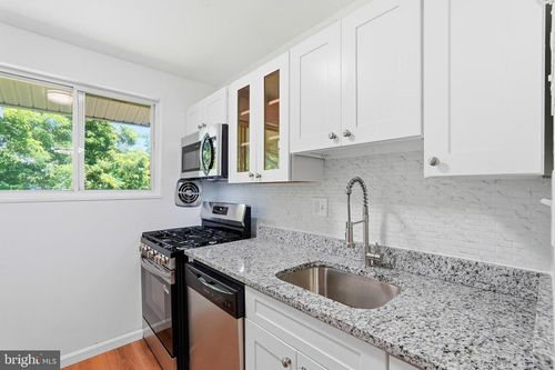 301-2825 Kalmia Lee Ct, FALLS CHURCH, VA, 22042-1711 | Card Image