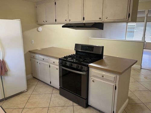 11-2012 E Mission Ave, Escondido, CA, 92027-1700 | Card Image