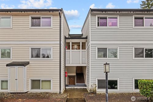 d211-15210 Macadam Rd S, Tukwila, WA, 98188-2469 | Card Image