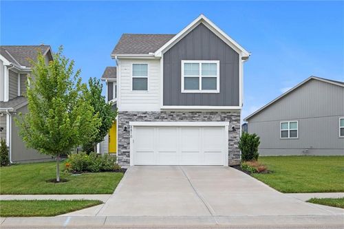 8810 9th Ter, Blue Springs, MO, 64064-7958 | Card Image