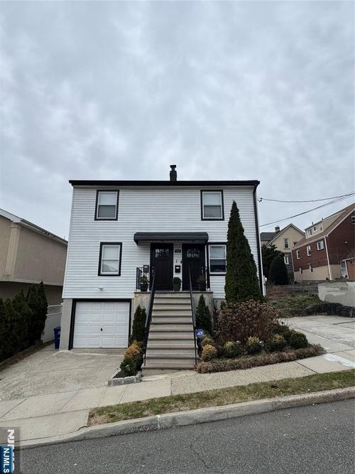 256 Coolidge Ave, Fort Lee, NJ, 07024-5052 | Card Image