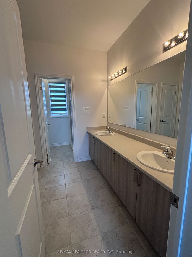 1 Rail Trail Crt, House other with 5 bedrooms, 4 bathrooms and 2 parking in Sutton West ON | Image 8