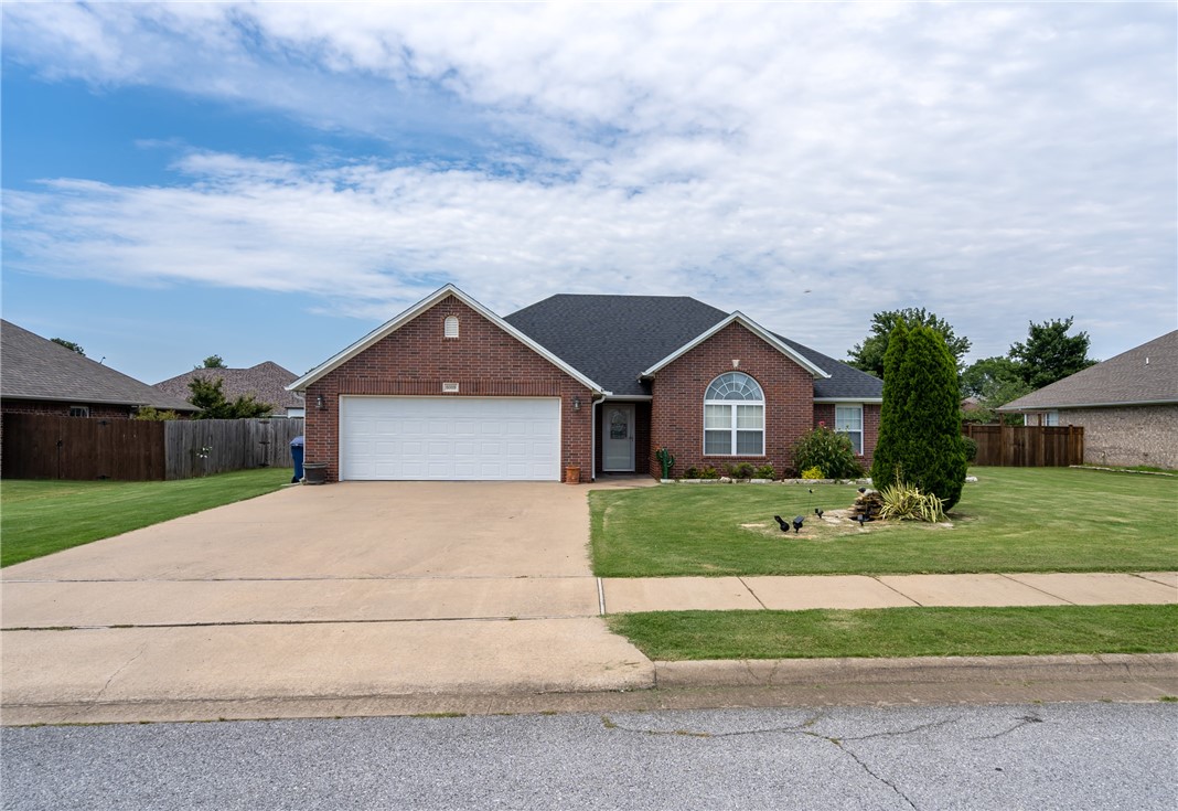 Overland Dr, Siloam Springs, AR 72761