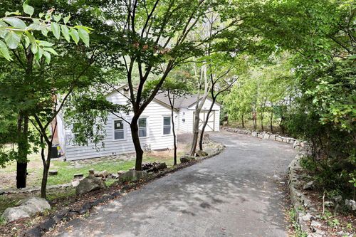 40 Woodland Dr, Suffern, NY, 10901-6850 | Card Image