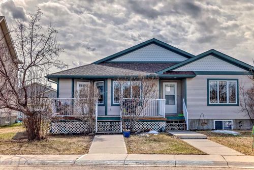 9 Westlake Circle, Home with 4 bedrooms, 2 bathrooms and 3 parking in Strathmore AB | Card Image