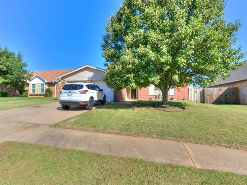 2305 Leaf Drive, Moore, OK, 73160 | Card Image