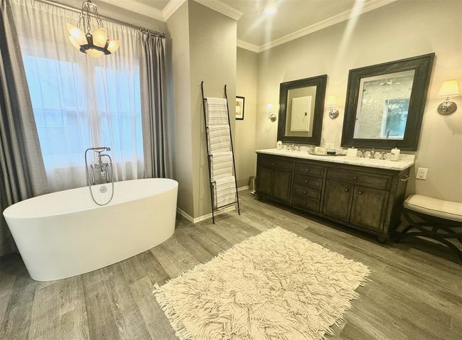 Primary Bathroom | Image 19