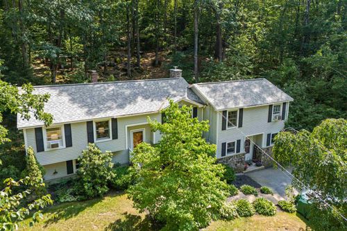 1097 River Rd, Weare, NH, 03281-4747 | Card Image