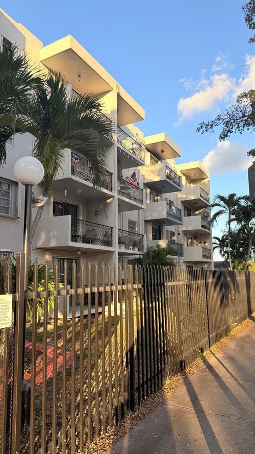 apt-114-3181 Sw 13th St, Miami, FL, 33145-1117 | Card Image