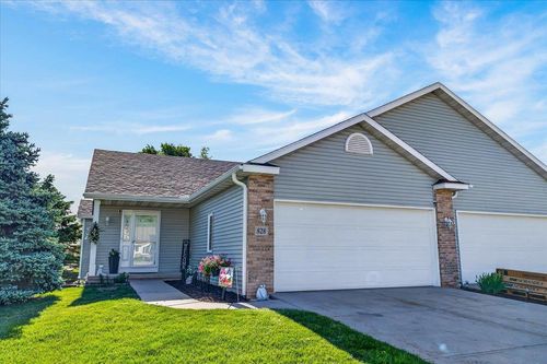 828 Dunn Ave, Oregon, WI, 53575-3312 | Card Image